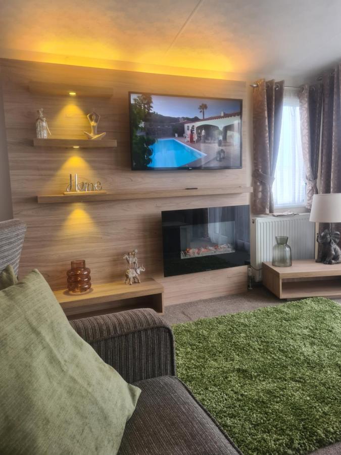 Beautiful 2 Bedroom Caravan, Holiday Park Tenby Saint Florence المظهر الخارجي الصورة