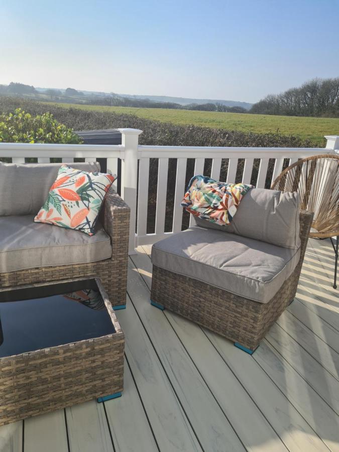 Beautiful 2 Bedroom Caravan, Holiday Park Tenby Saint Florence المظهر الخارجي الصورة