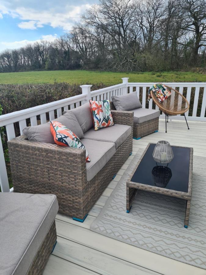 Beautiful 2 Bedroom Caravan, Holiday Park Tenby Saint Florence المظهر الخارجي الصورة