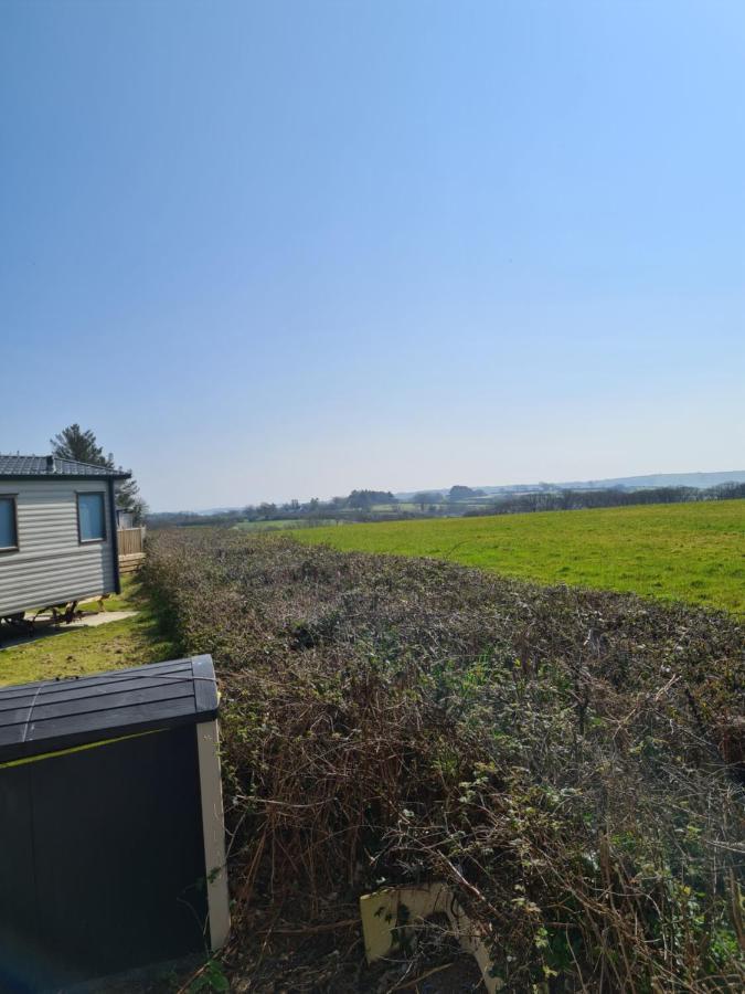 Beautiful 2 Bedroom Caravan, Holiday Park Tenby Saint Florence المظهر الخارجي الصورة