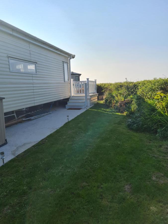 Beautiful 2 Bedroom Caravan, Holiday Park Tenby Saint Florence المظهر الخارجي الصورة