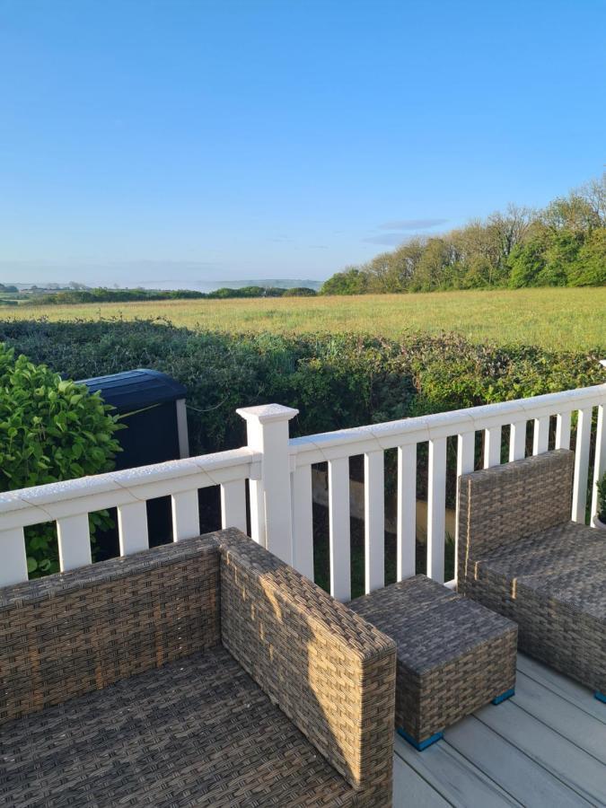 Beautiful 2 Bedroom Caravan, Holiday Park Tenby Saint Florence المظهر الخارجي الصورة